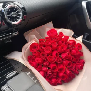 Bouquet Gigante de 48 Rosas Rojas en Papel Coreano Rosado