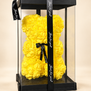 Oso teddy de rosas amarillas en caja transparente con cinta negra
