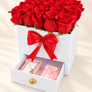 Caja blanca de rosas rojas con lazo rojo y cajón con collar
