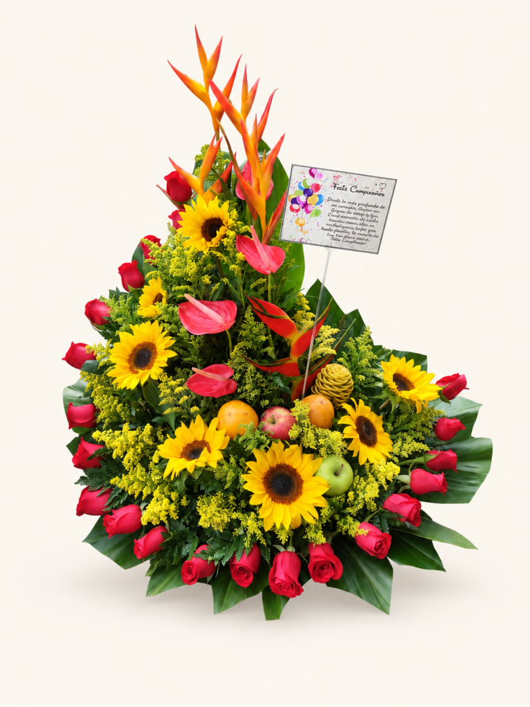 Arreglo de girasoles, rosas rojas, heliconias y anturios con frutas y follaje. Sobre fondo crema.