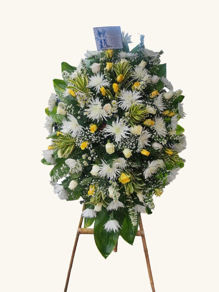 Ramo fúnebre de rosas blancas y amarillas para condolencias en Manizales